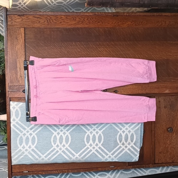 P-01 NWT Pink Nike girls Capri joggers XL - Picture 1 of 7